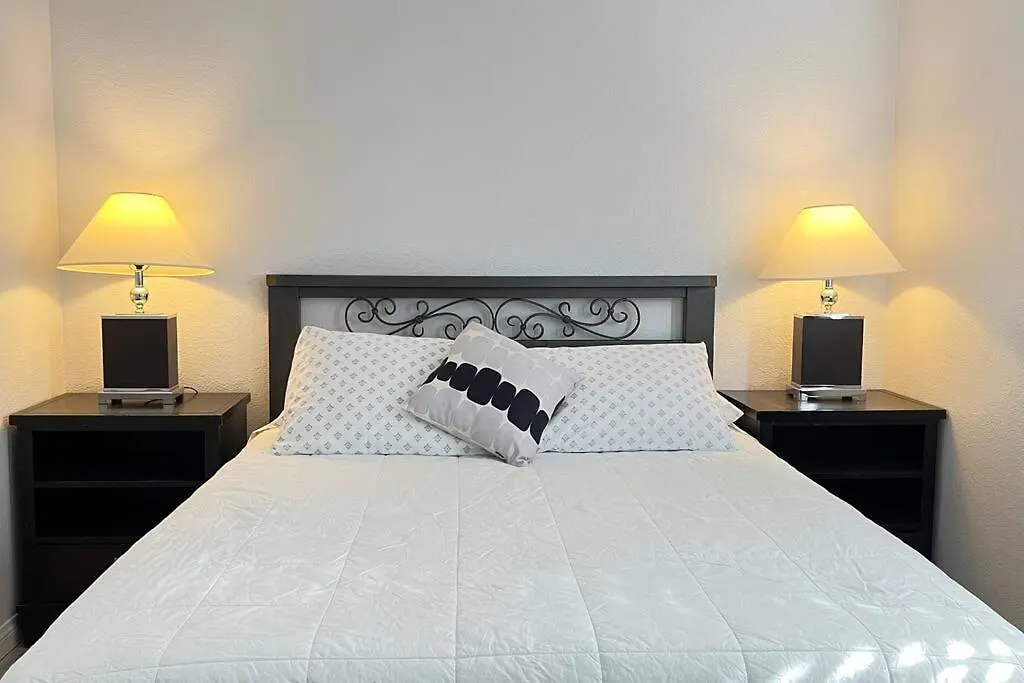 Mickelyn House- 5 Bedroom 3 Bath 5 Minutes To Speedway 18 Min To Strip Las Vegas ABD