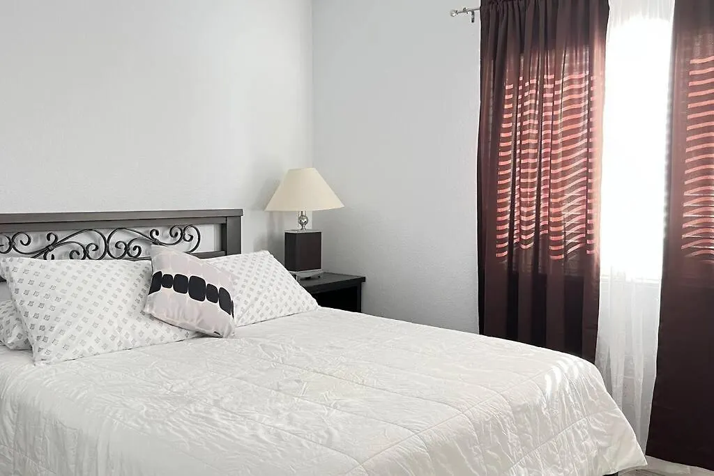 Mickelyn House- 5 Bedroom 3 Bath 5 Minutes To Speedway 18 Min To Strip Las Vegas