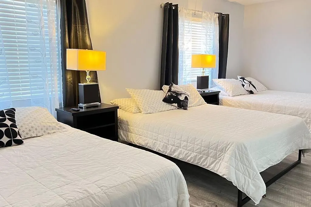 Mickelyn House- 5 Bedroom 3 Bath 5 Minutes To Speedway 18 Min To Strip Las Vegas 0*,  ABD
