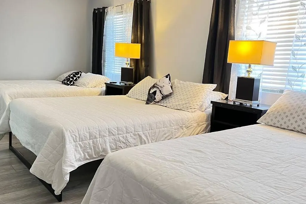 Mickelyn House- 5 Bedroom 3 Bath 5 Minutes To Speedway 18 Min To Strip Las Vegas